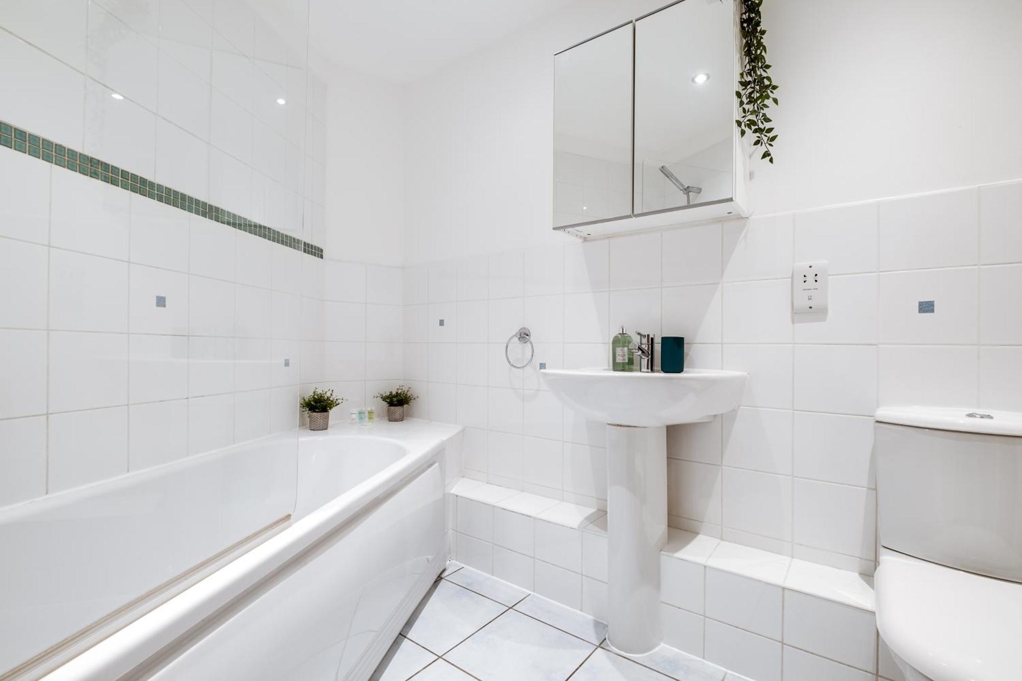 Pluxa Globe - Spacious Apartment In Jq With Parking เบอร์มิงแฮม ภายนอก รูปภาพ