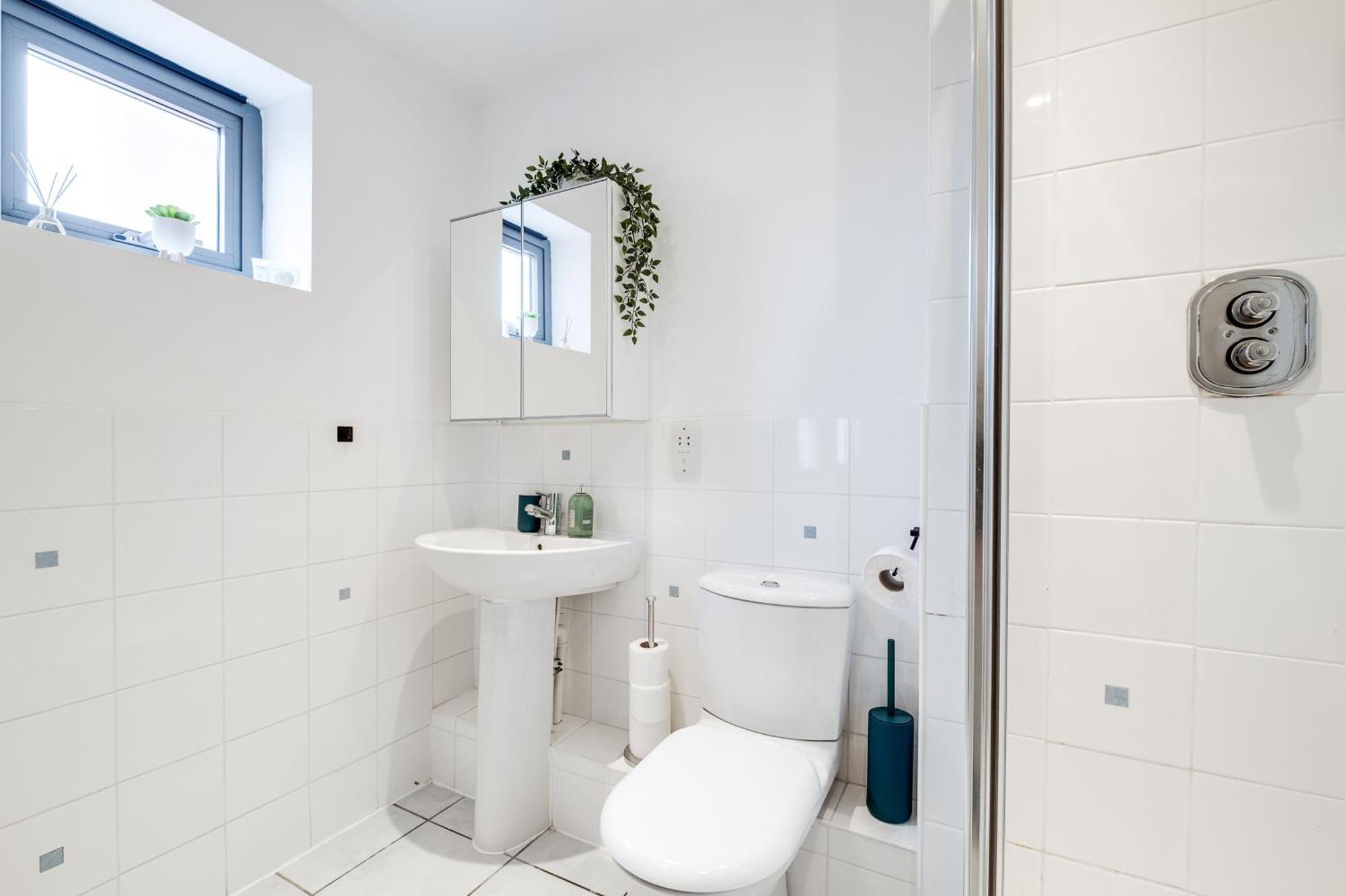 Pluxa Globe - Spacious Apartment In Jq With Parking เบอร์มิงแฮม ภายนอก รูปภาพ
